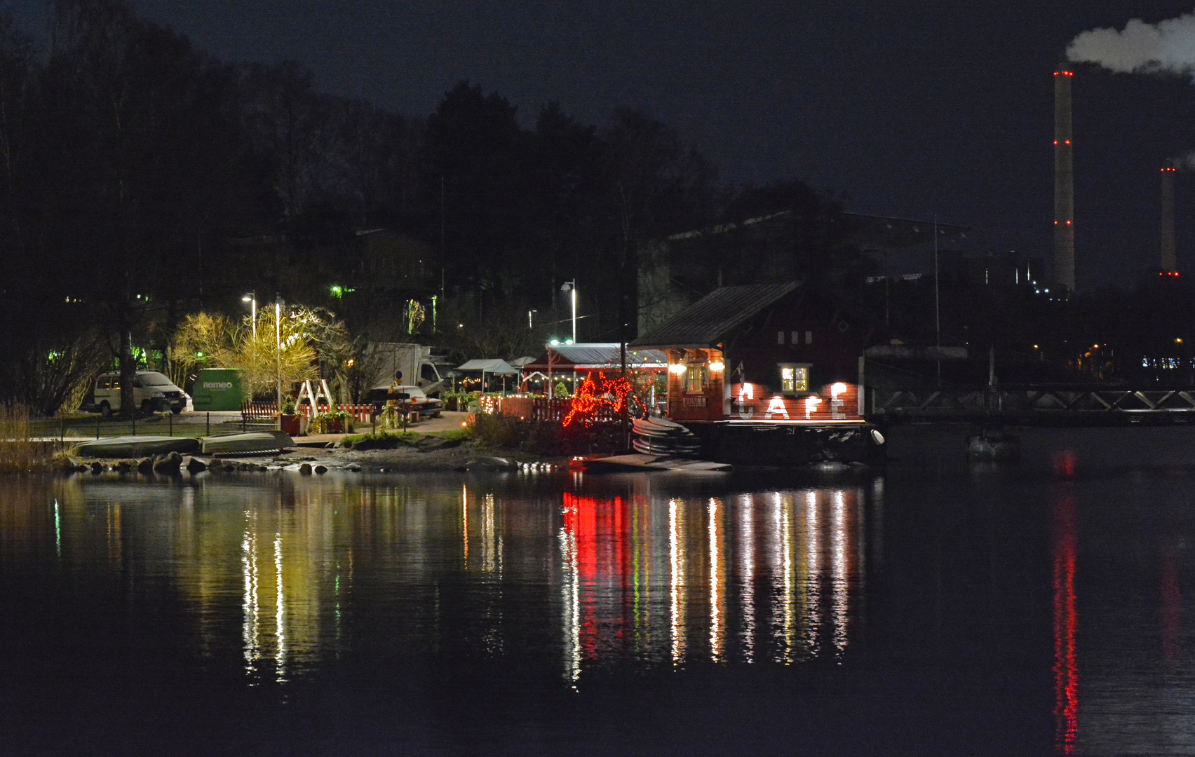 Cafe Regatta at night