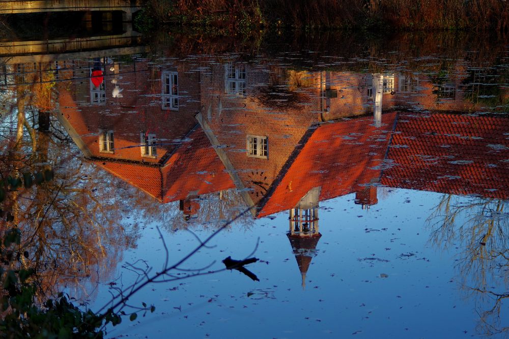 Café Schlossgefängnis gespiegelt