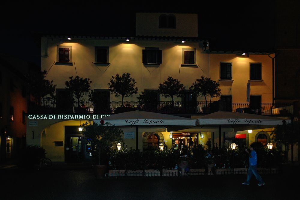 Caffé by night