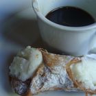 caffè e cannolo siciliano