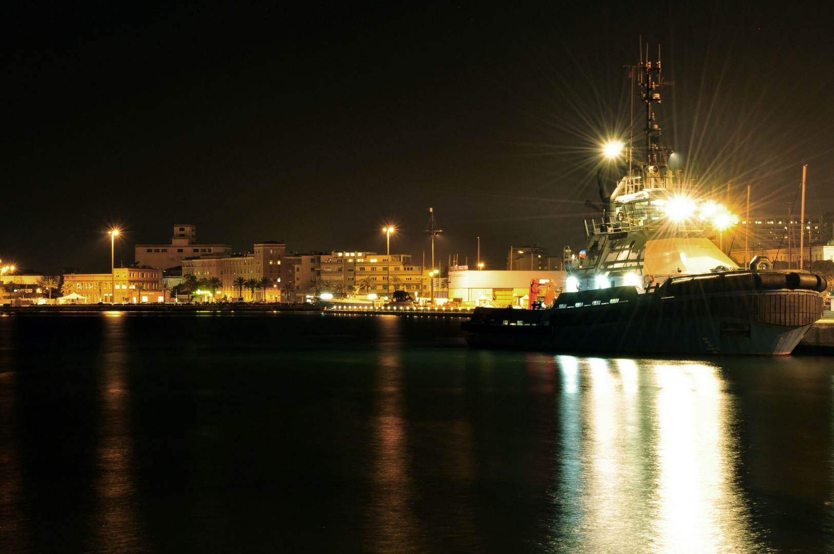 Cagliari Veduta dal porto di notte