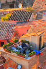 Cagnes sur mer. Dächer und Handwerker. Haut de Cagnes