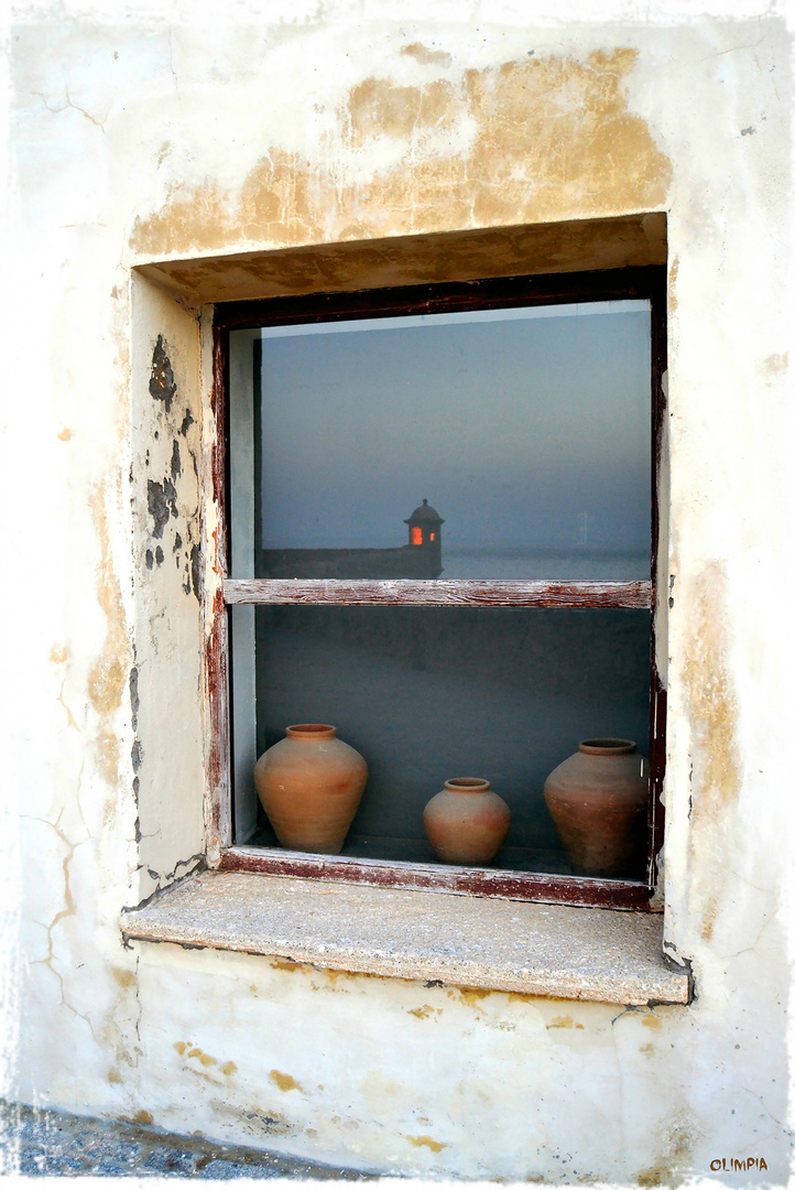 CAI ... REFLEJO EN LA VENTANA