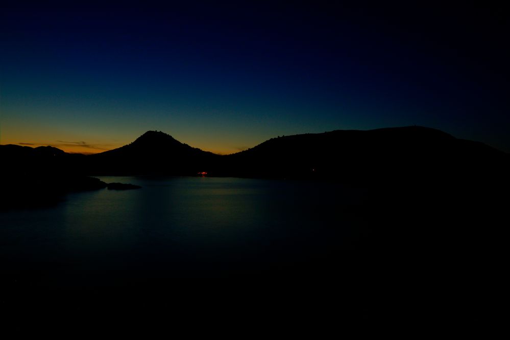 Cala Agulla bei Nacht von Rainer Amon 