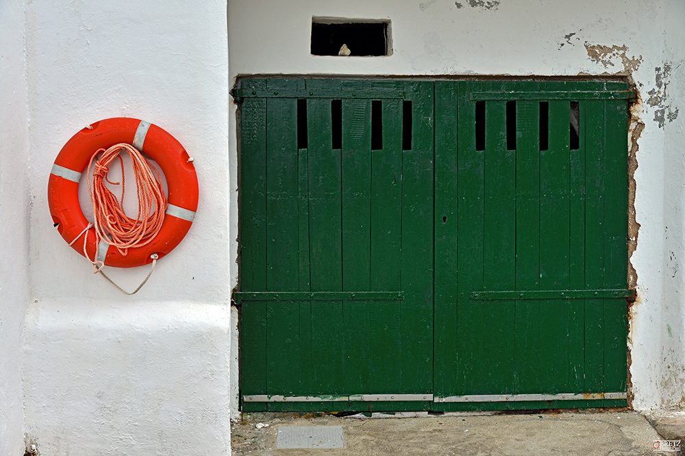 Cala Figuera, Puerta de garaje verde