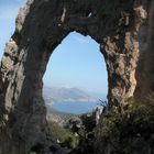 Cala Gonone attraverso un occhio della natura