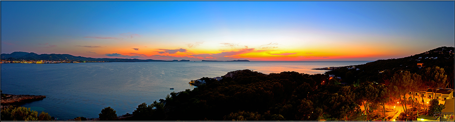 Cala Gracío bei Nacht