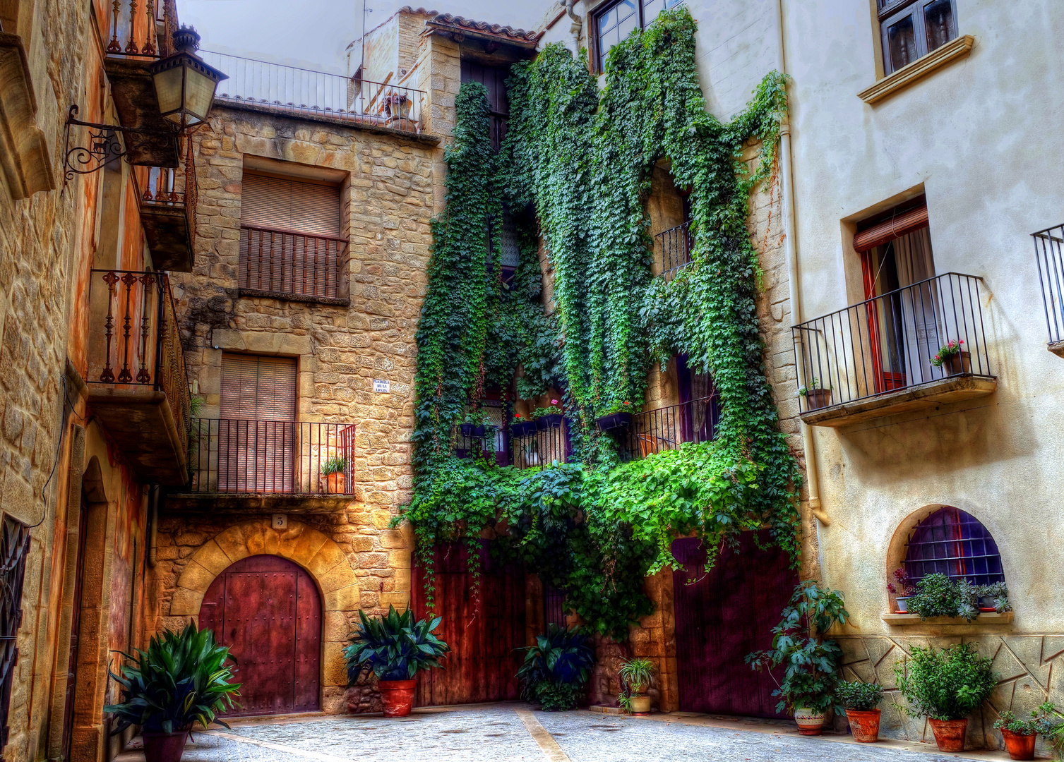 Calaceit - plaça de la Llotja - Matarranya - Terol 