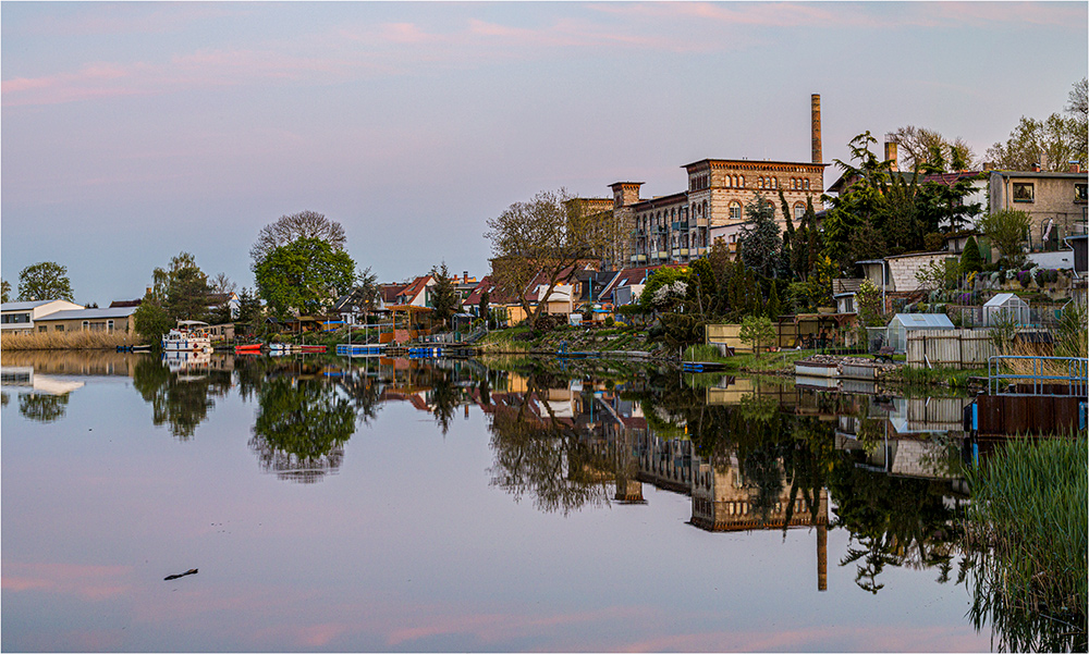 Calbe die Saale im Abendlicht Foto & Bild landschaft, bach, fluss