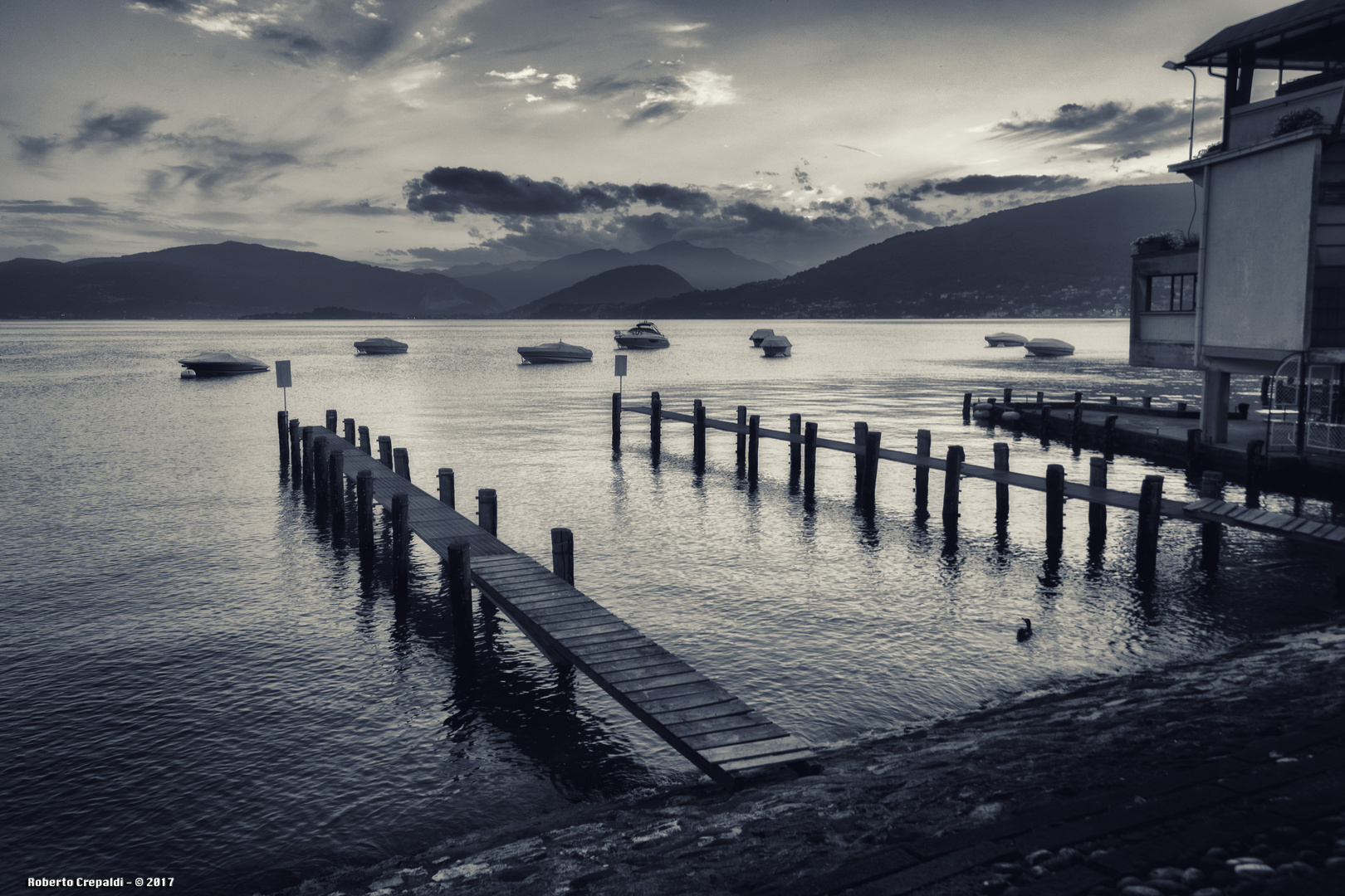 Caldè, cantiere nautico al tramonto