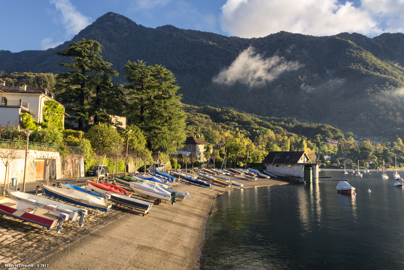 Caldè, lungolago