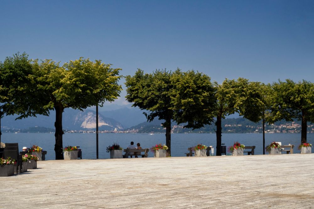 Caldè, piazza Lago