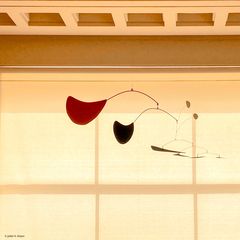 Calder schwebt im Raum, in 2D