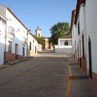 calle de paymogo y el castillo al fondo