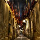 Calle nocturna del barrio gotico de Barcelona