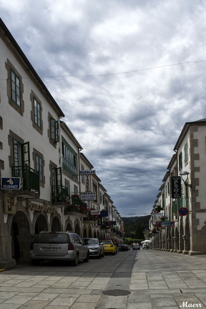 Calle principal del nuevo pueblo de Portomarín. Lugo.