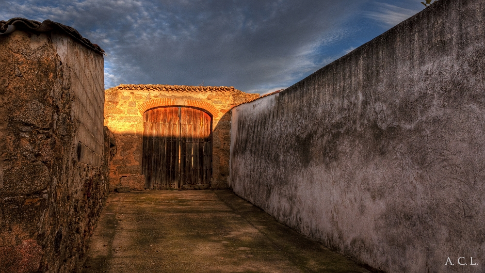 Callejón al atardecer