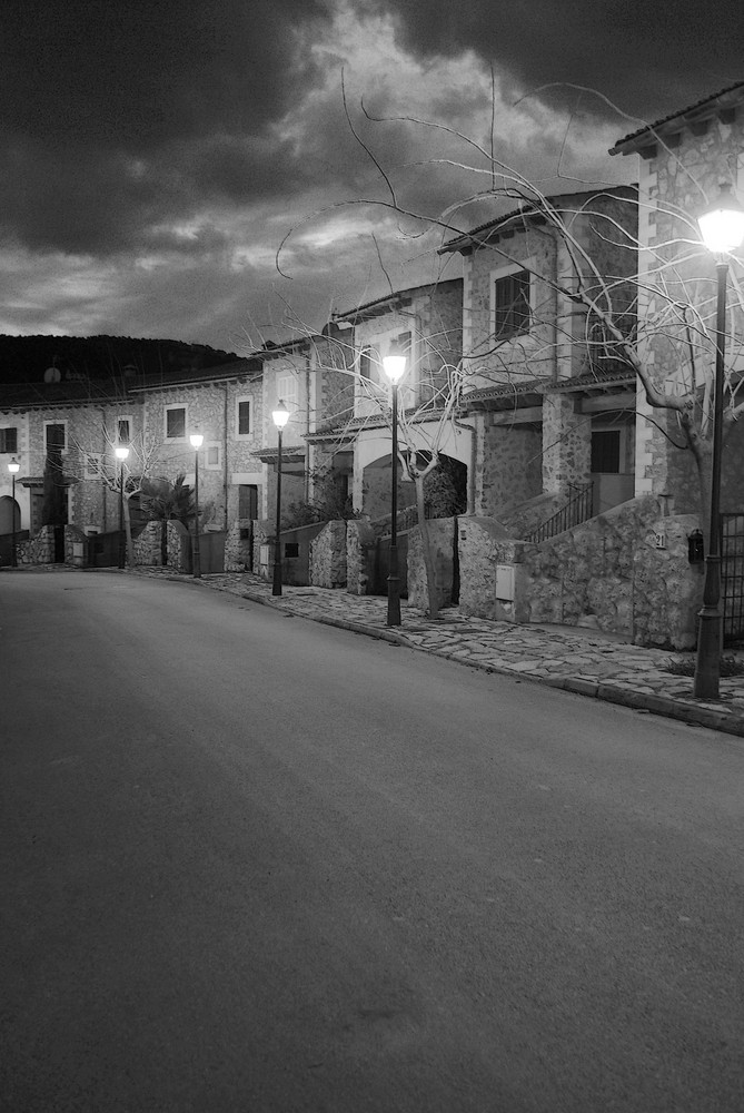 calles de Puigpunyent (soledad de las noches de invierno)