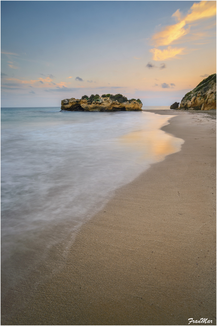 Calmado atardecer en la Costa Dorada