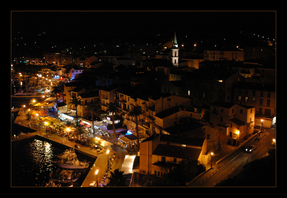 Calvi bei Nacht