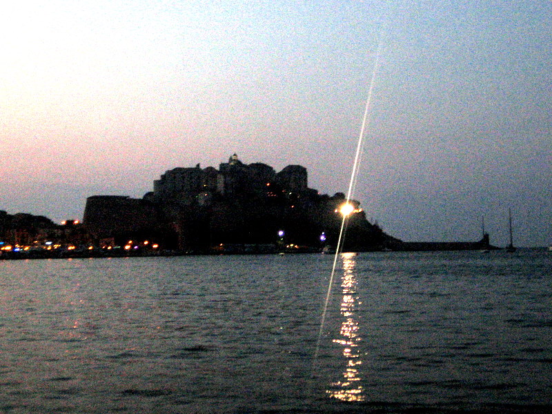 Calvi bei Nacht