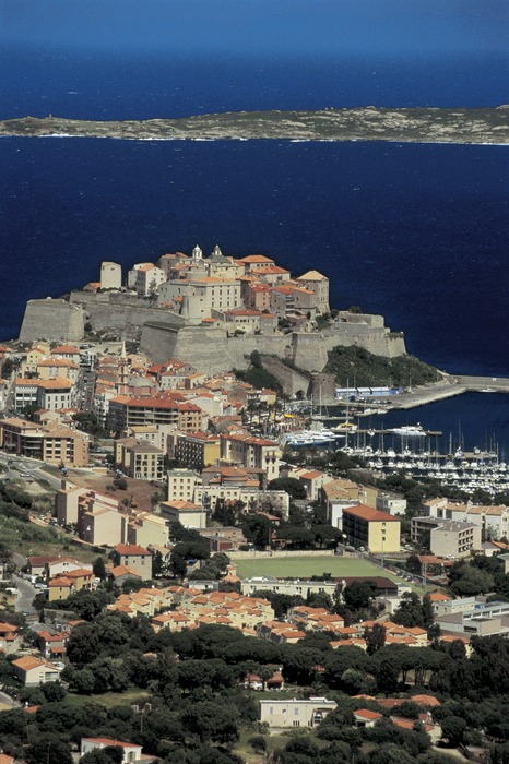 Calvi von Notre-Dame-de-la-Serra aus gesehen