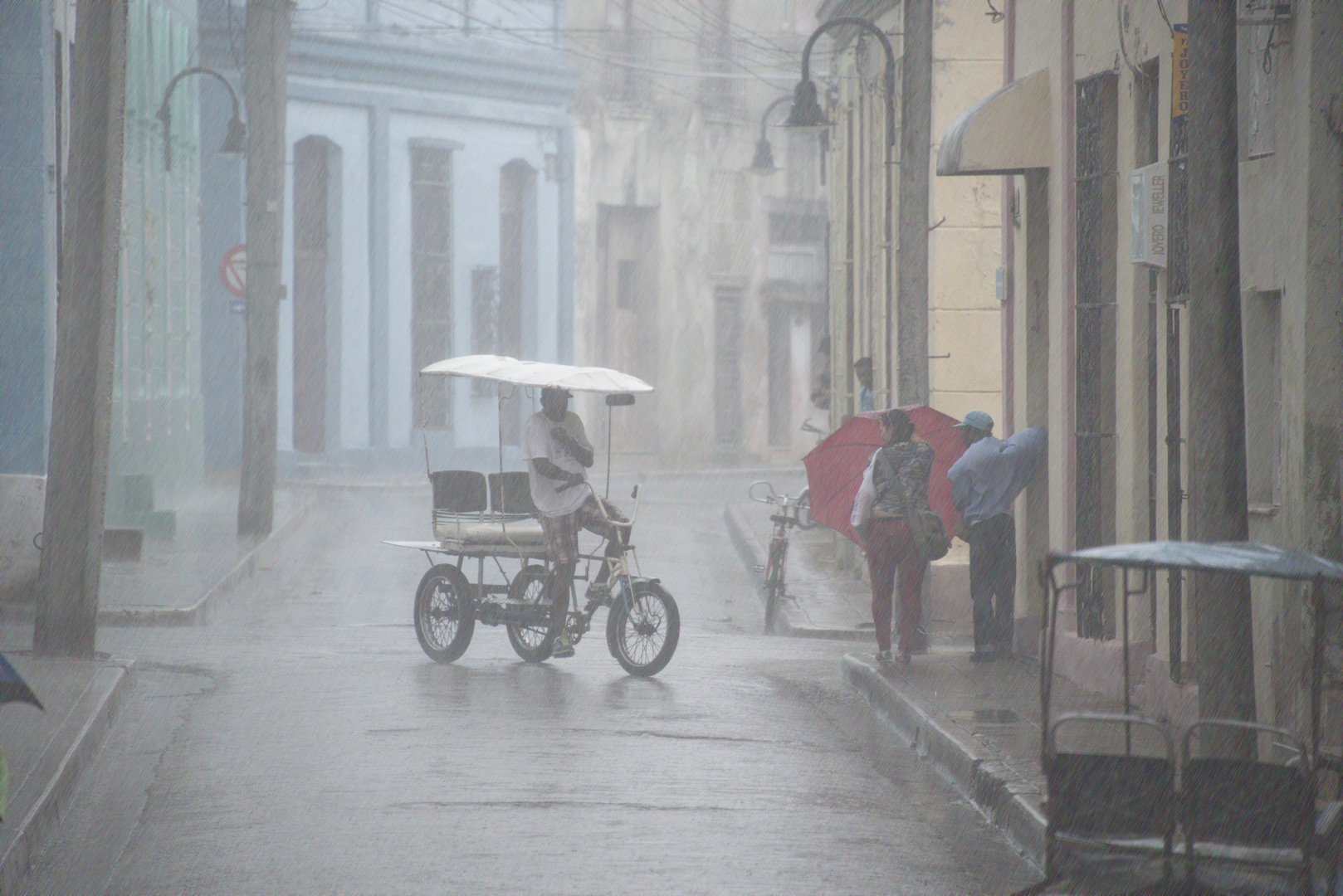 Camagüey, Kuba,  es regnet 