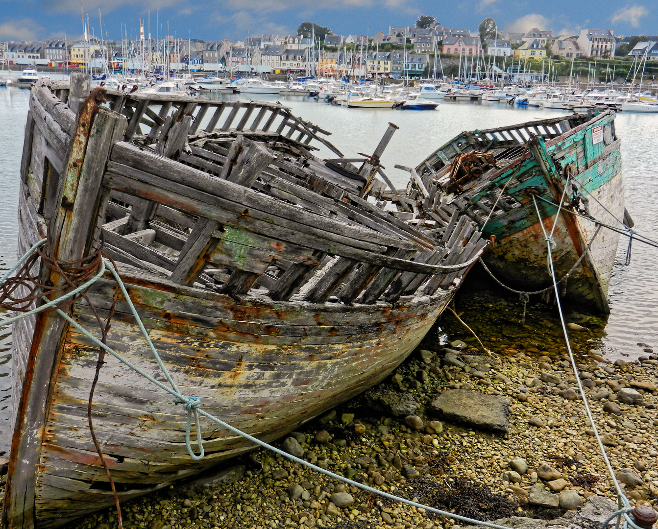 Camaret sur Mer - Wracks im Hafen