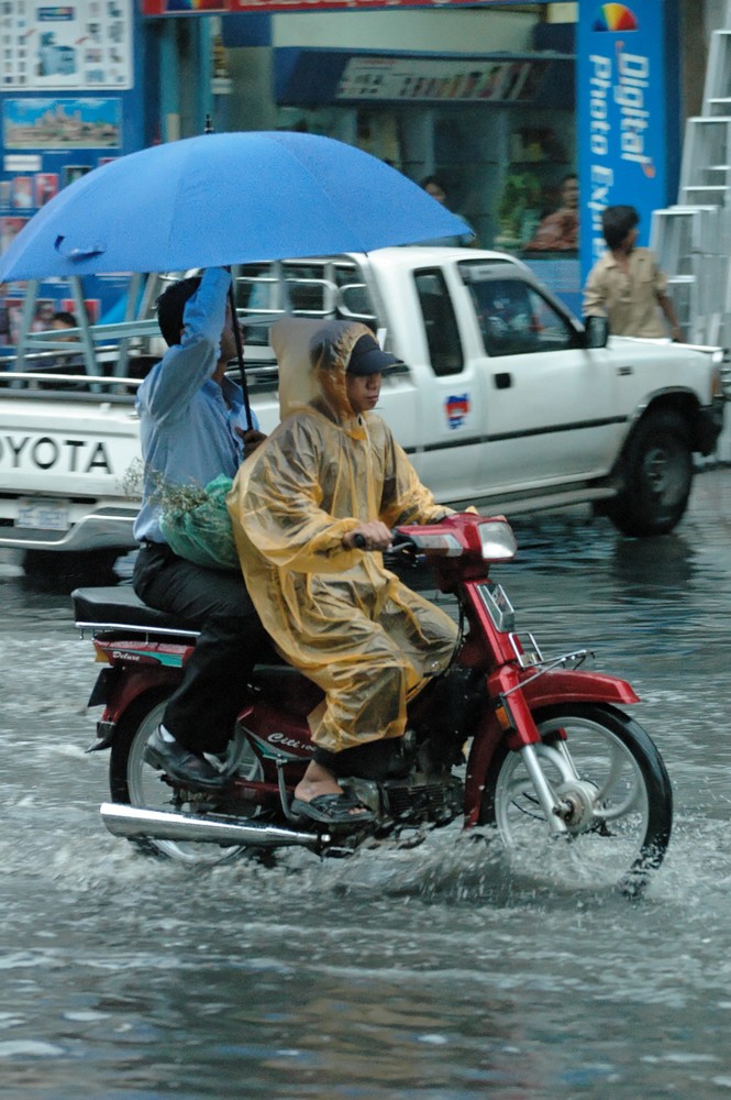 Cambodge 2006 Phnom Penh Mousson: Esprit pratique ....