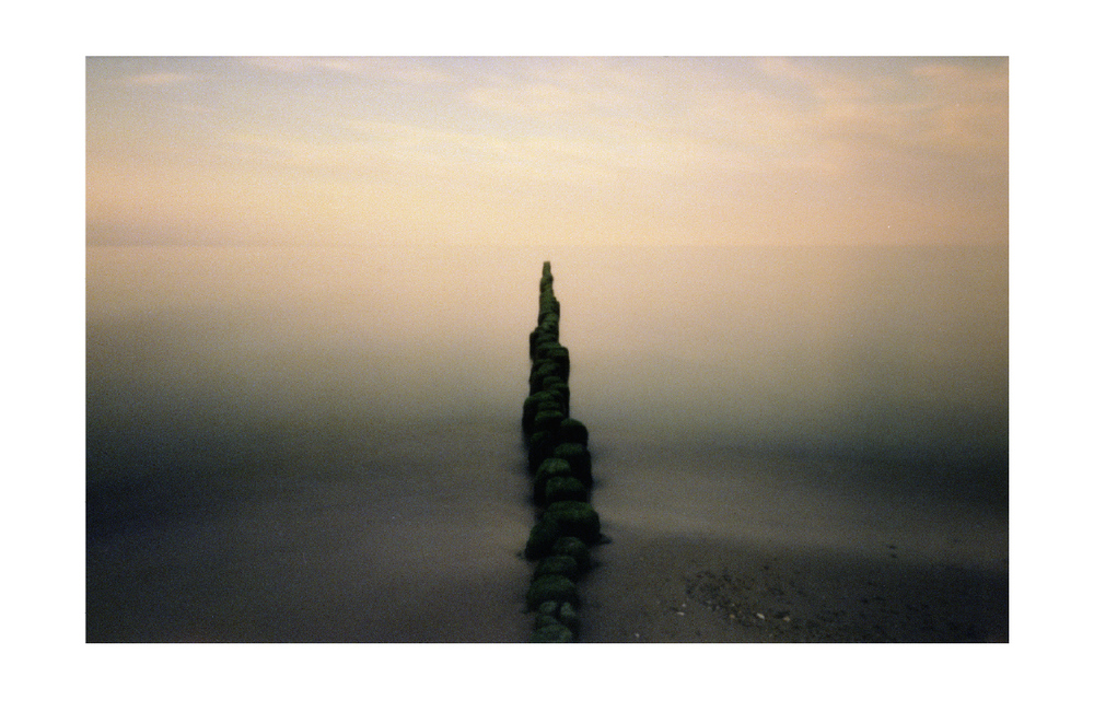 Camera obscura, 10 Sekunden, abends am Meer,  Diafilm 6x9, gecrosst