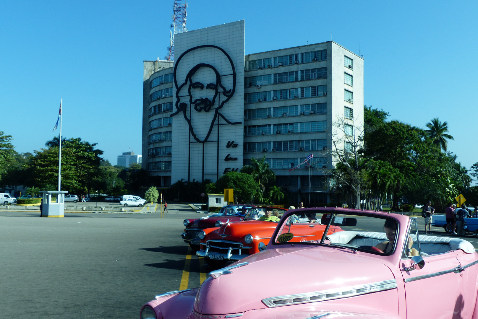 Camilo Cienfuegos ...