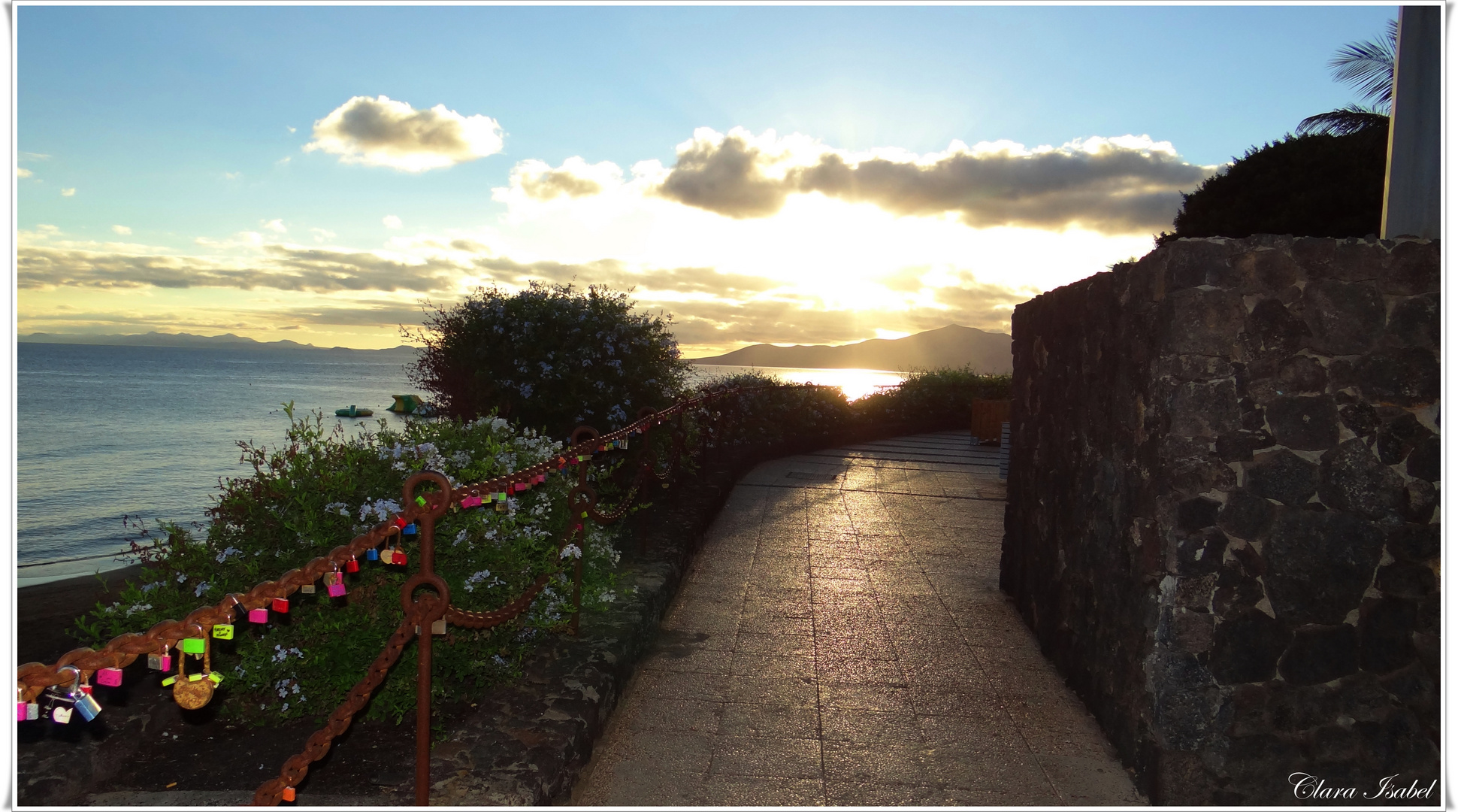 Caminando hacia el atardecer