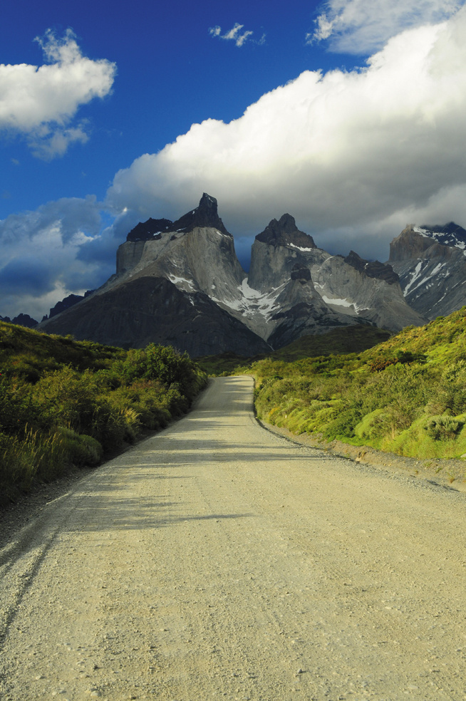 camino a torres del paine ( Parque nacional torres del paine - Chile)