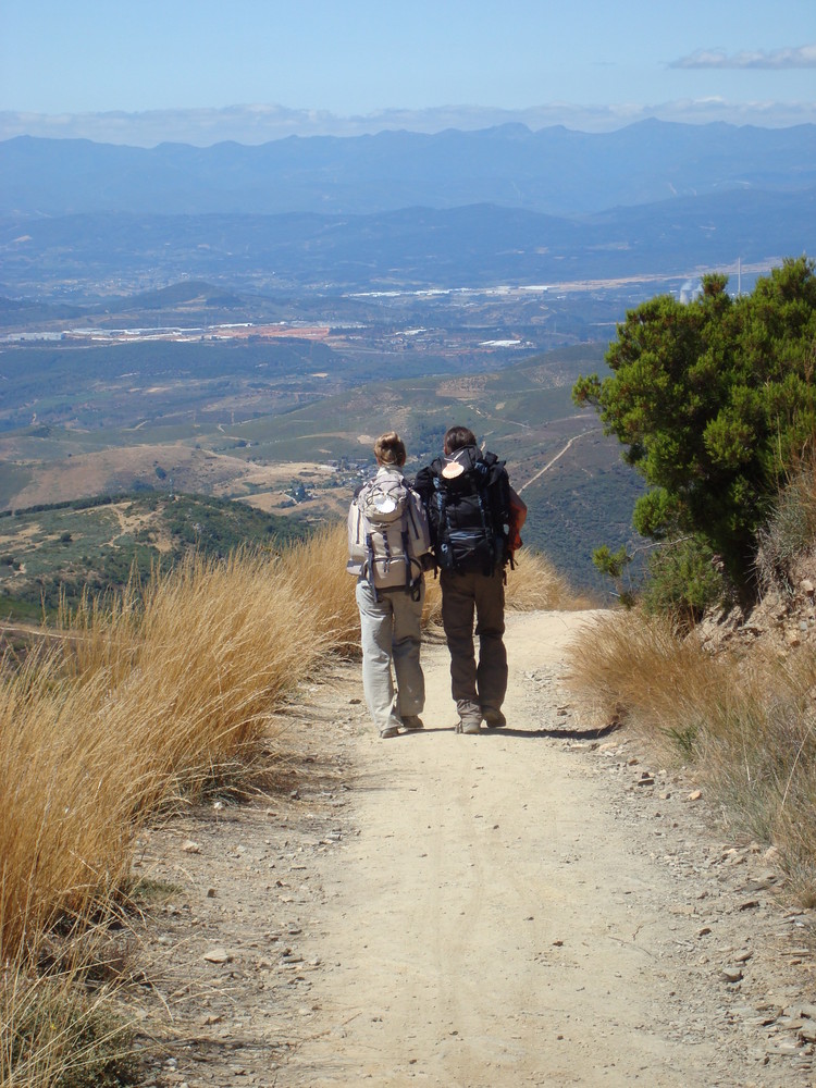 Camino - Abstieg von O´Cebreiro Menschen auf dem Weg ....