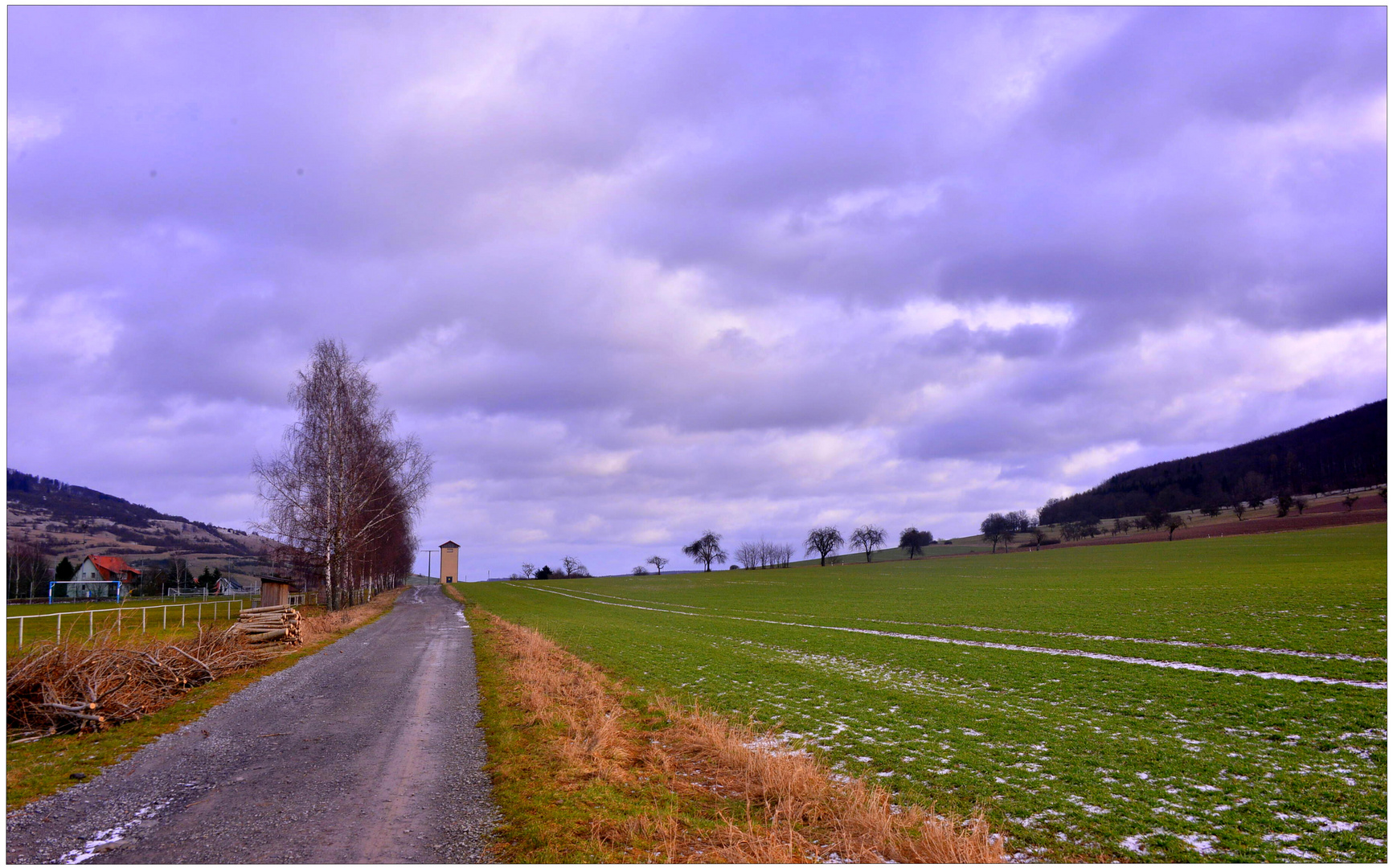 Camino al lado del campo de deportes (Weg am Sportplatz)