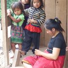 CAMINOS DE LAOS - Ban Bouamsom, el bebe que esperan todas sera quizas un niño ?