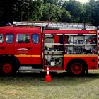 CAMION DE POMPIERS ET SON EQUIPEMENT