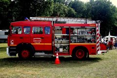 CAMION DE POMPIERS ET SON EQUIPEMENT