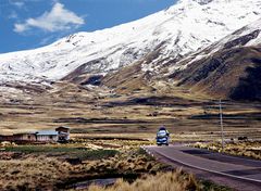 camion sur la route des Andes