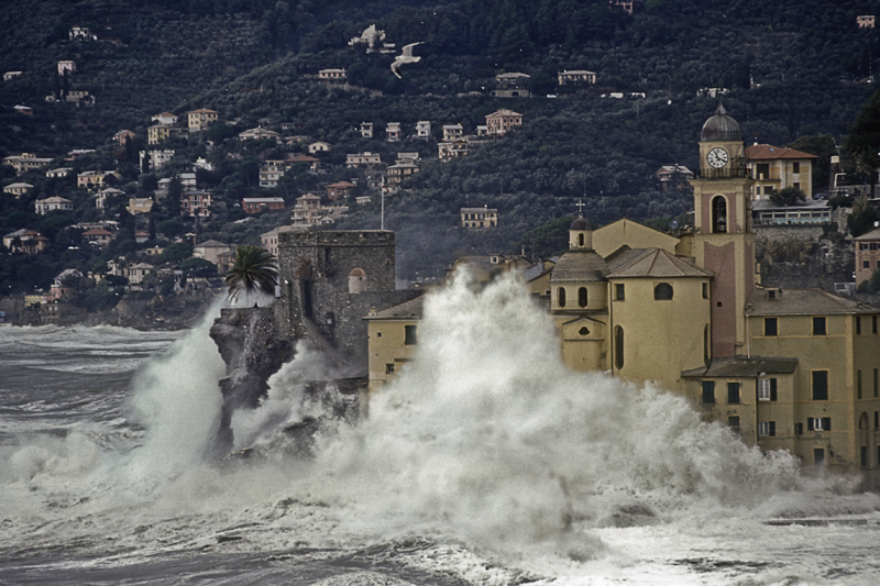 camogli mareggiata