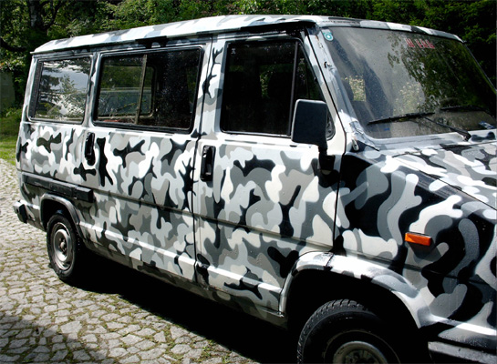 Camouflage-Bus in Innsbruck,Österreich von CesarOne.SNC