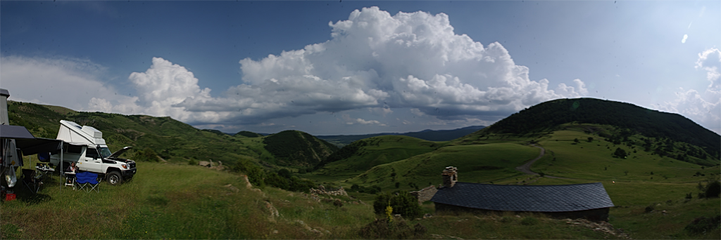 camp in den pyrenäen