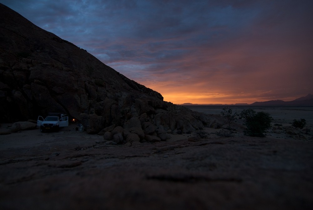 camp in namibia mit blick auf den brandberg