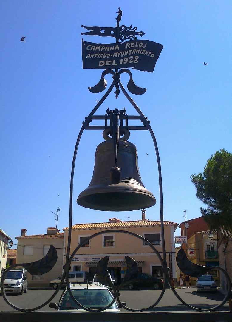 Campana Reloj en la Plaza del Pueblo