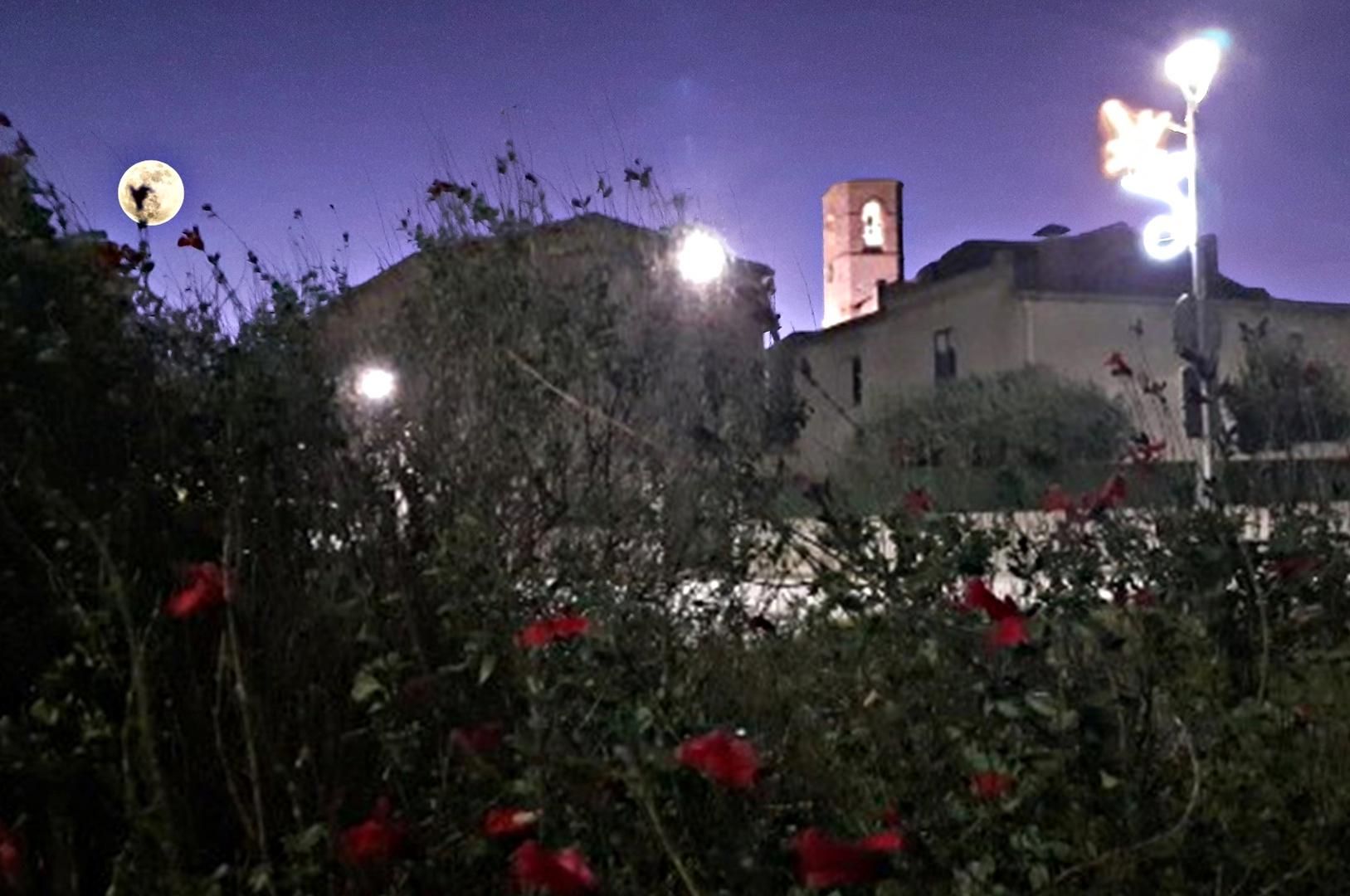 Campanar y luna llena