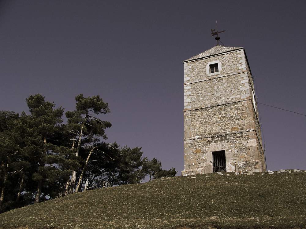 campanario cerca de tarna