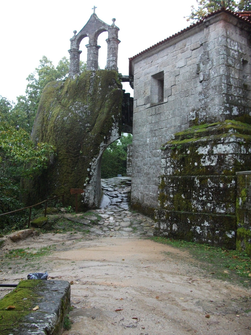 Campanario monasterio San Pedro de Rocas (Ourense)