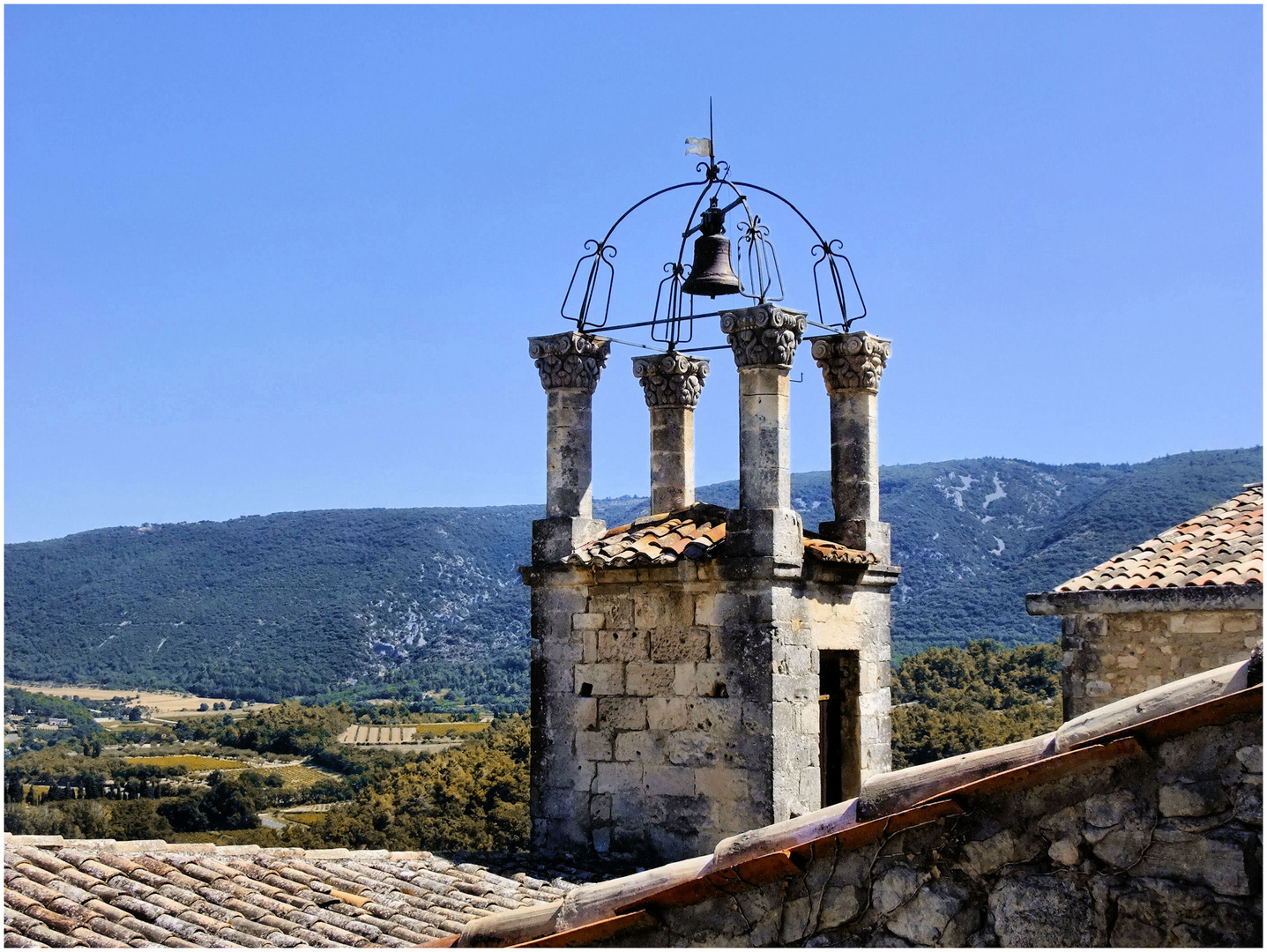 Campanile à Lacoste