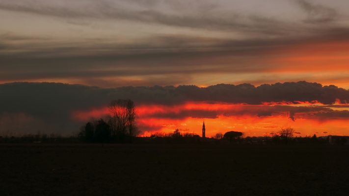 Campanile al tramonto