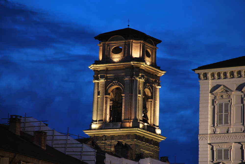 Campanile all'imbrunire